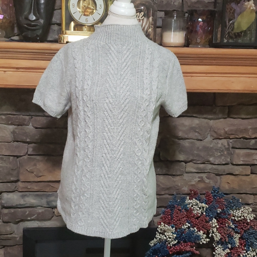 SALE⚡️GAP Short Sleeve Sweater sz L